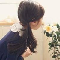 唯美拿白色花的女生头像:朦胧的意境_WWW.TQQA.COM