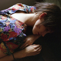 侧影qq唯美头像女生:说爱你也不想听_WWW.TQQA.COM