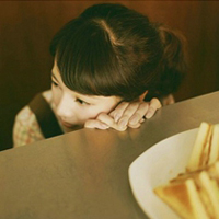 故事里的角色我不适合:唯美头像吧不带字女生_WWW.TQQA.COM