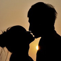 形影不离的幸福情侣QQ头像一对_WWW.TQQA.COM