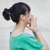qq头像阳光意境女生:表面现象_WWW.TQQA.COM