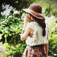 消失在人海的爱:森系背影头像女生:喜欢蓝色的百_WWW.TQQA.COM