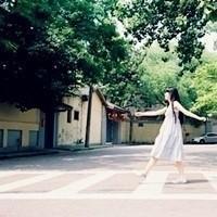 QQ绿色头像:唯美女生养眼:城在心却空了_WWW.TQQA.COM