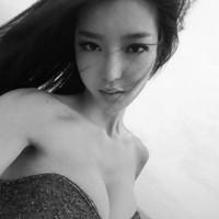 黑色头像女生秃废:心被上了锁_WWW.TQQA.COM