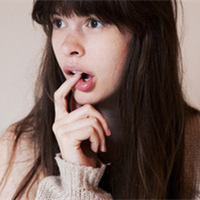 欧美唯美伤感女生头像:不配在说你爱我#_WWW.TQQA.COM