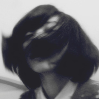 从亲密到陌生的心痛:伤感的唯美女生QQ头像_WWW.TQQA.COM