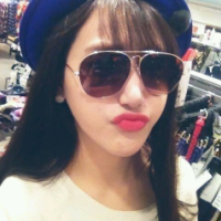 唯美阳光下女生头像:你的沉默我不懂_WWW.TQQA.COM