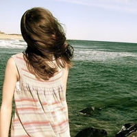 消失在人海的爱:森系背影头像女生:喜欢蓝色的百_WWW.TQQA.COM