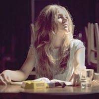 欧美女生头像复古风:爱了你瞎了眼_WWW.TQQA.COM