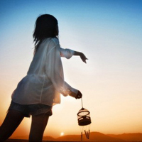 还是会想起那个人:意境唯美的女生头像:离开你以_WWW.TQQA.COM