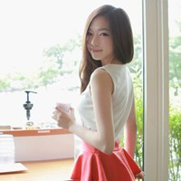 陪你度过四季永不分离:对着阳光的唯美高清大头_WWW.TQQA.COM