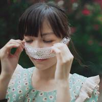 QQ唯美清新女生头像:承载一颗心_WWW.TQQA.COM