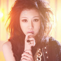 七彩梦幻成熟欧美范女生头像_WWW.TQQA.COM