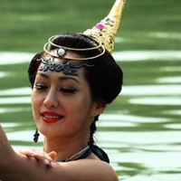 龚嘉欣比基尼QQ头像_WWW.TQQA.COM