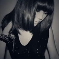 看见天上的微光:意境女生长发不带字qq头像_WWW.TQQA.COM