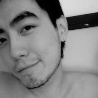 灰色帅哥头像:坚强的自己_WWW.TQQA.COM