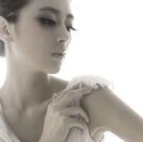 简单大气的唯美女生头像_WWW.TQQA.COM