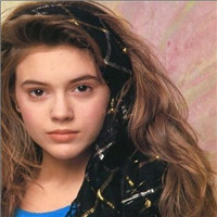 艾莉莎:米兰诺图片头像:只想和你在一起_WWW.TQQA.COM