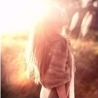 我不能哭:眼镜忍的好辛苦:唯美逆光QQ头像女生_WWW.TQQA.COM