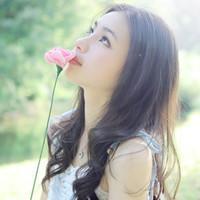 唯美漂亮清纯的女生头像:掩饰的落寞_WWW.TQQA.COM