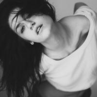 欧美吧:霸气欧美头像女生:寂寞缠绕灵魂_WWW.TQQA.COM