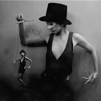 灰色帅哥头像:坚强的自己_WWW.TQQA.COM