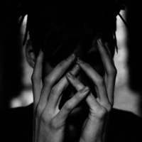 欧美男生伤感头像图片:走就走了不会伤心_WWW.TQQA.COM