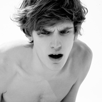 欧美头像男生霸道:为你放下执念_WWW.TQQA.COM