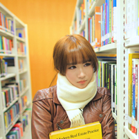 一个人伤感意境头像:听你说想我_WWW.TQQA.COM