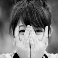 灰白色女生头像_WWW.TQQA.COM