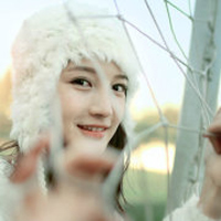 眼神交汇记住你甜蜜笑容::森系意境女生头像_WWW.TQQA.COM