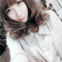 白色唯美纯情的女生QQ头像_WWW.TQQA.COM