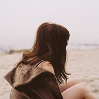 长大以后爱越来越远:森系女生QQ头像:留念从前_WWW.TQQA.COM