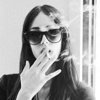 欧美抽烟女人头像:灰色:衮TMD蜜语甜言_WWW.TQQA.COM