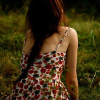 消失在人海的爱:森系背影头像女生:喜欢蓝色的百_WWW.TQQA.COM