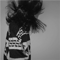 欧美女生吸烟头像_WWW.TQQA.COM