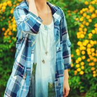 夏季专用头像:穿格子衬衫的小清新女头_WWW.TQQA.COM