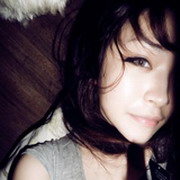 抿嘴个性女生头像_WWW.TQQA.COM