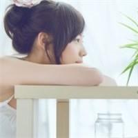 白色背景唯美女生头像_WWW.TQQA.COM