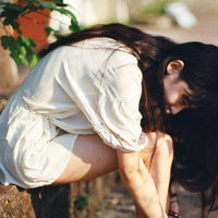 眼神交汇记住你甜蜜笑容::森系意境女生头像_WWW.TQQA.COM