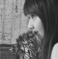 黑色头像带字女生伤感:不爱请放手_WWW.TQQA.COM