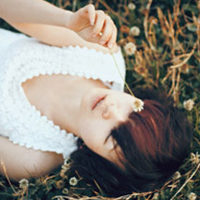 一个人伤感意境头像:听你说想我_WWW.TQQA.COM