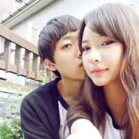 幸福的自拍韩系双人情侣QQ头像_WWW.TQQA.COM