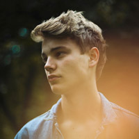 梦里的天堂i:欧美唯美意境男生头像_WWW.TQQA.COM