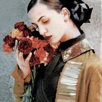 我们爱像流星或许这是宿命:悲伤的欧美高清女头_WWW.TQQA.COM