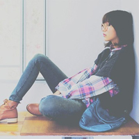 夏季专用头像:穿格子衬衫的小清新女头_WWW.TQQA.COM