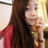 抱着小狗的可爱女生头像:卖萌是与身俱来的天赋_WWW.TQQA.COM