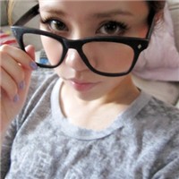 黑色眼镜控的大爱:戴黑色框架眼镜的小清新范儿_WWW.TQQA.COM