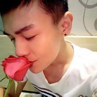 拿花的男生头像图片个性网_WWW.TQQA.COM
