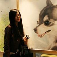 抱着习惯的可爱卖萌头像女生:冬天还没完就想到_WWW.TQQA.COM